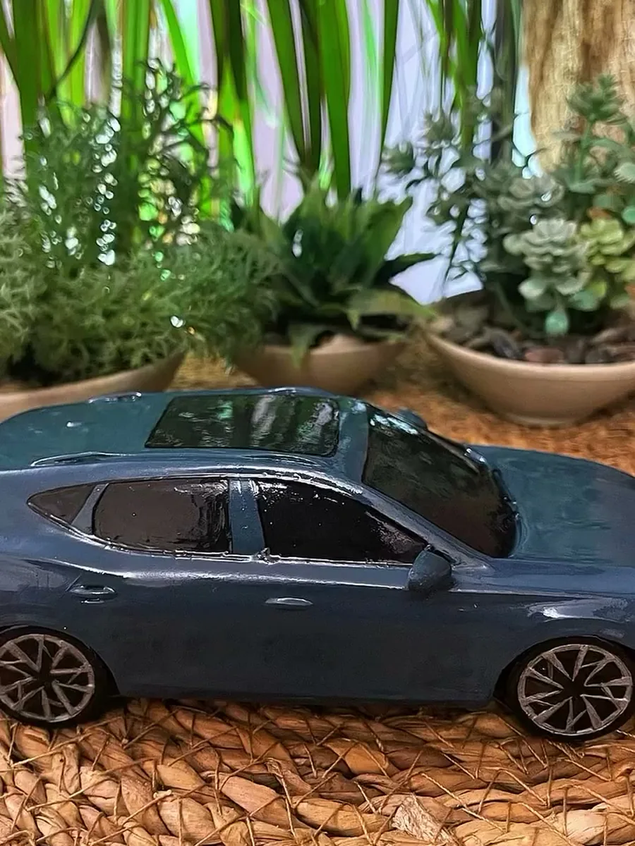 Diorama üzerinde Cupra araba maketi