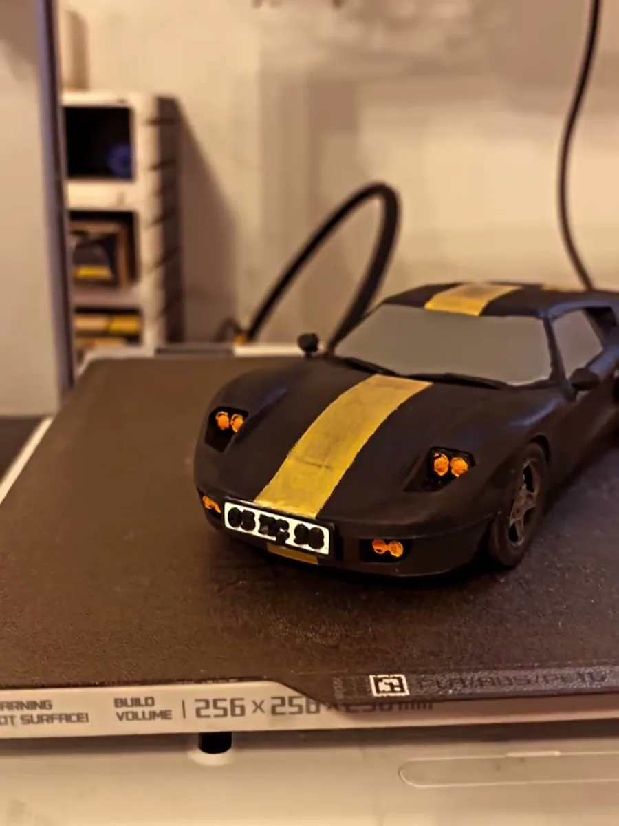 Siyah sarı şeritli GTA Bullet maketi