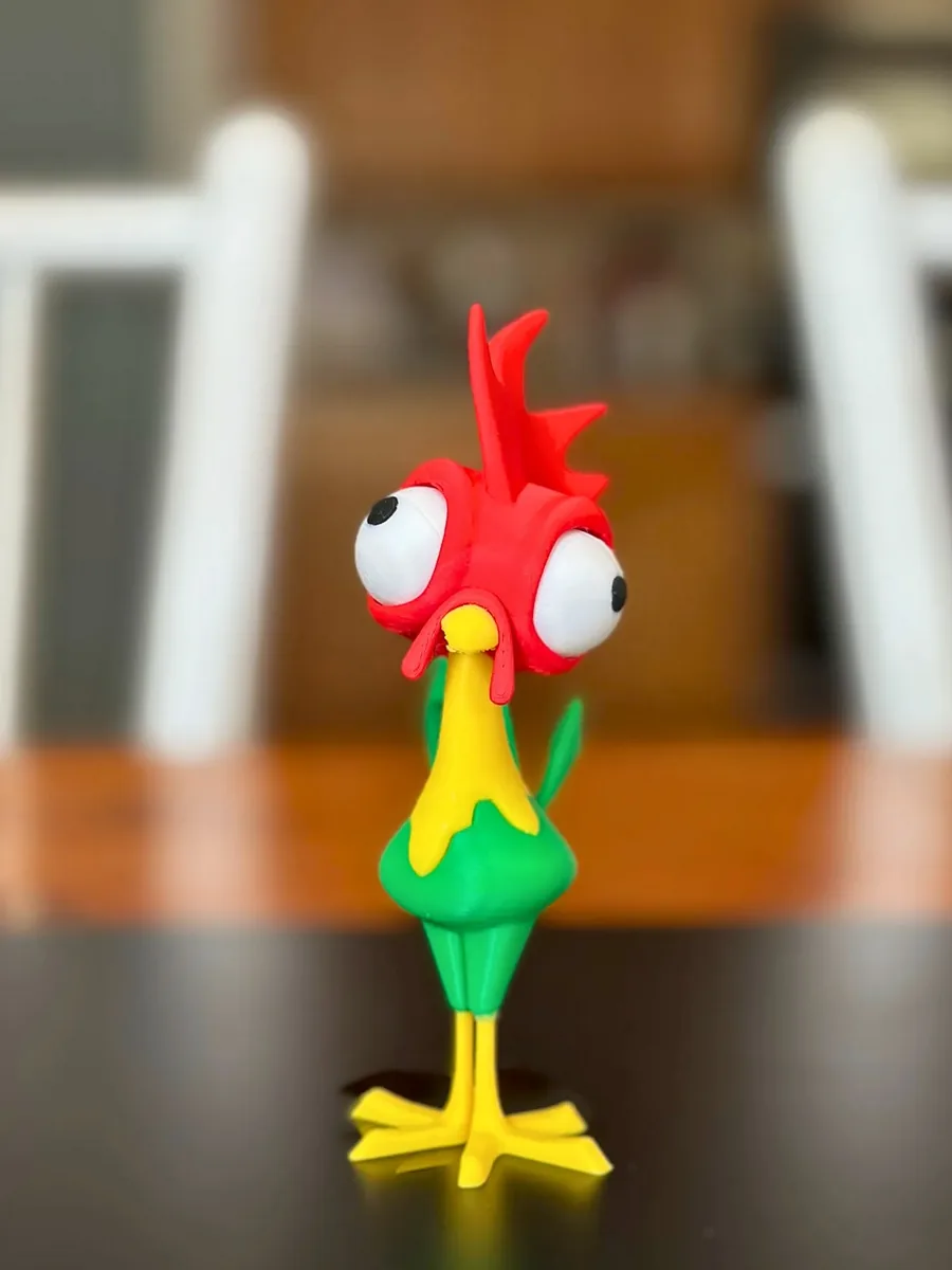 Elle boyanmış Hei Hei tavuk figürü