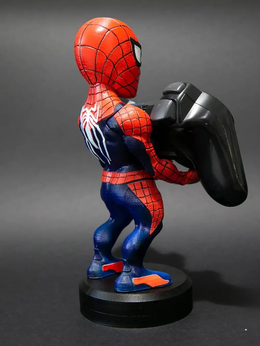 Oyun kolu tutan Spider-Man joystick standı