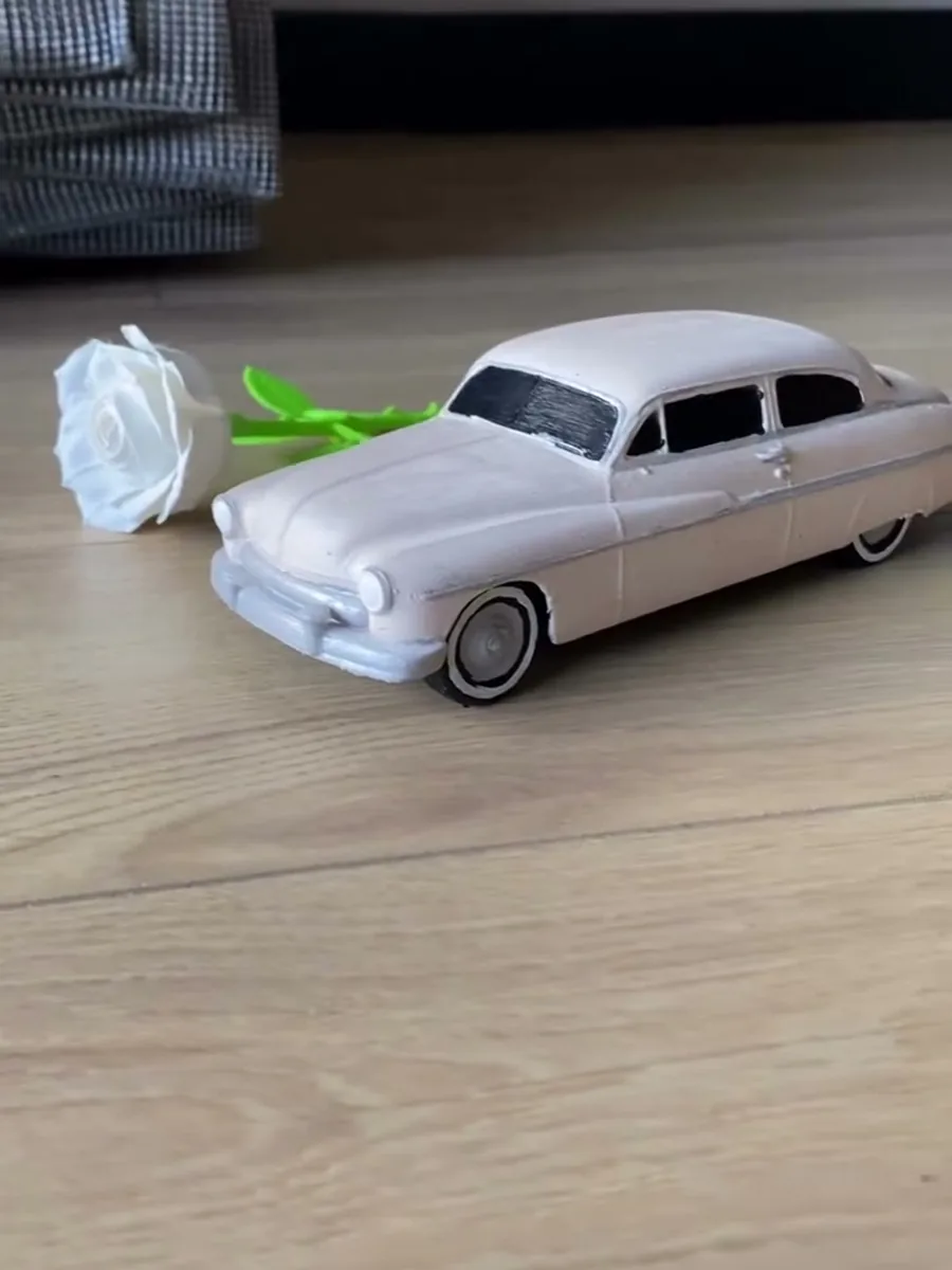 Beyaz nostaljik klasik araba maketi