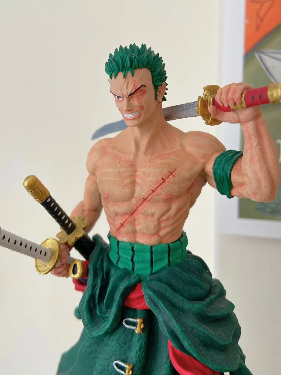 Elle boyanmış One Piece Zoro figürü