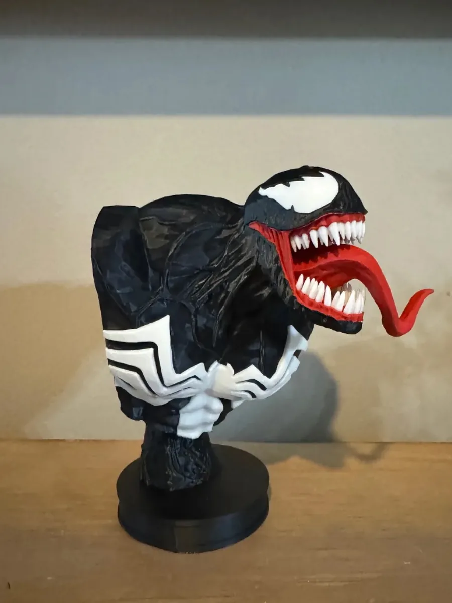 Venom büst figürü