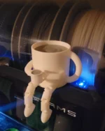 Kahve Bardağı Tutan Kahve Figürü