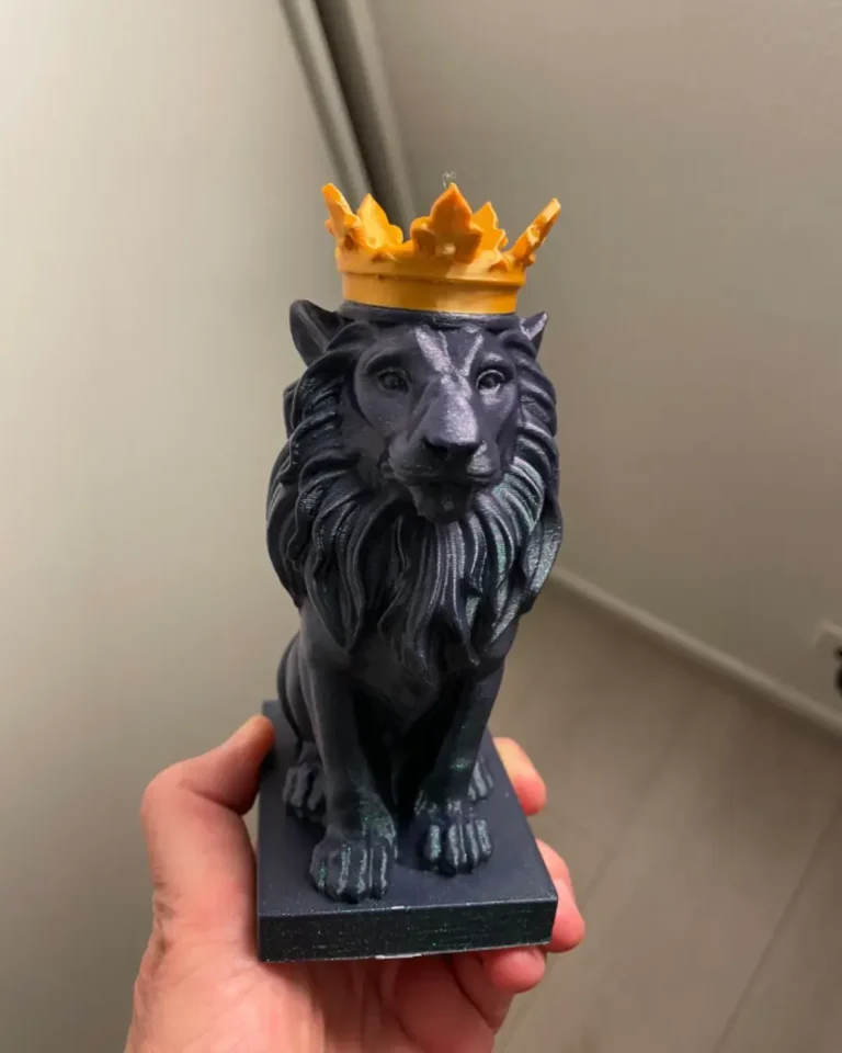 Taçlı Aslan Figürü