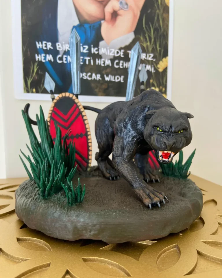 Siyah Panter Figürü